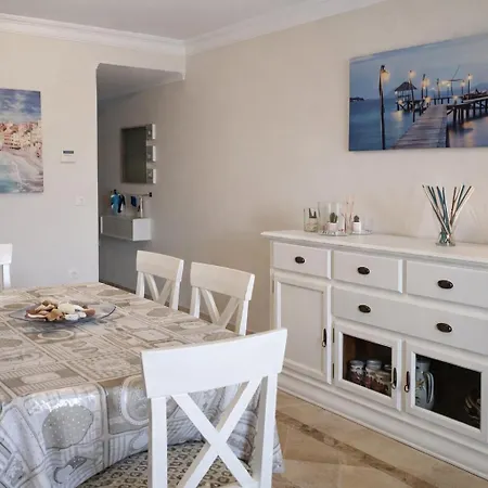 Las Camelias Appartement *